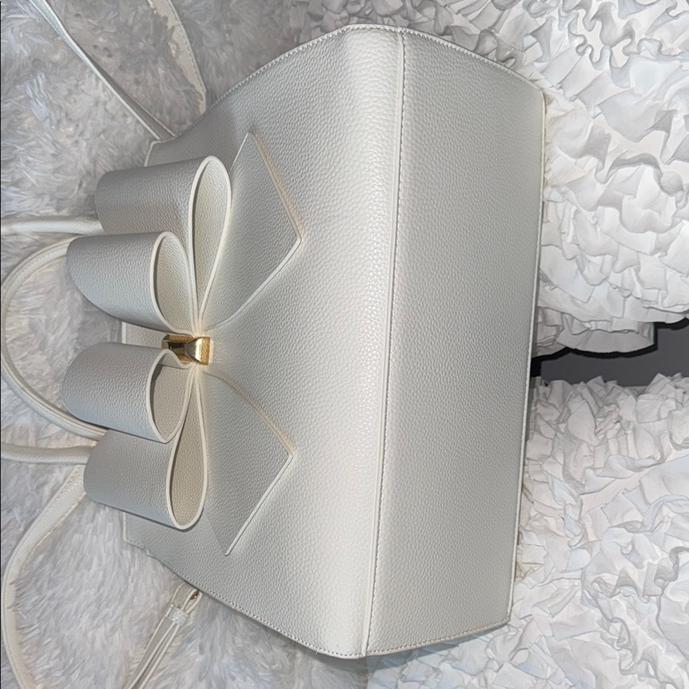 Elegant White Bow Handbag - Picture 5 of 6